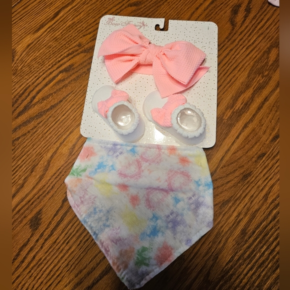 bow fancy Other - New Baby girl bow, booties, and bib.